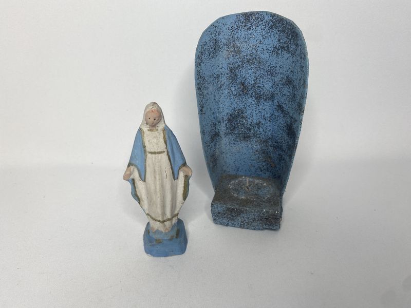 Liten rustikk Madonnafigur